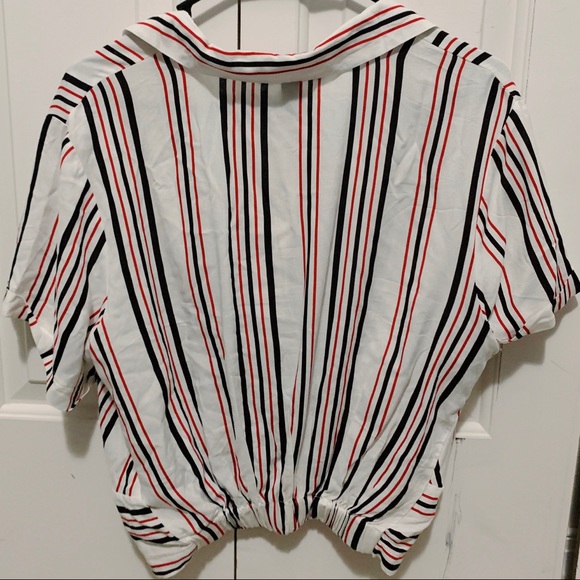 ❤️🖤 red/black stripped button down crop top 🖤❤️ - Picture 4 of 5